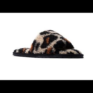 Leopard teddy slippers ✨